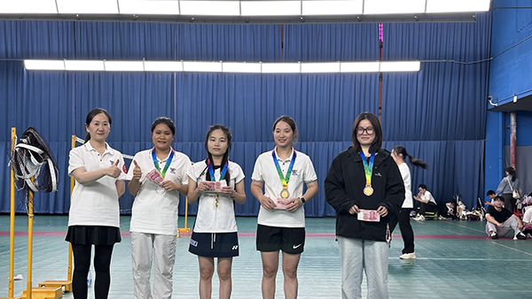 女子单打前四合影