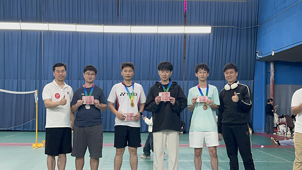 男子单打激情组前四合影