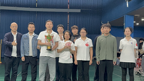 团体赛冠军合影